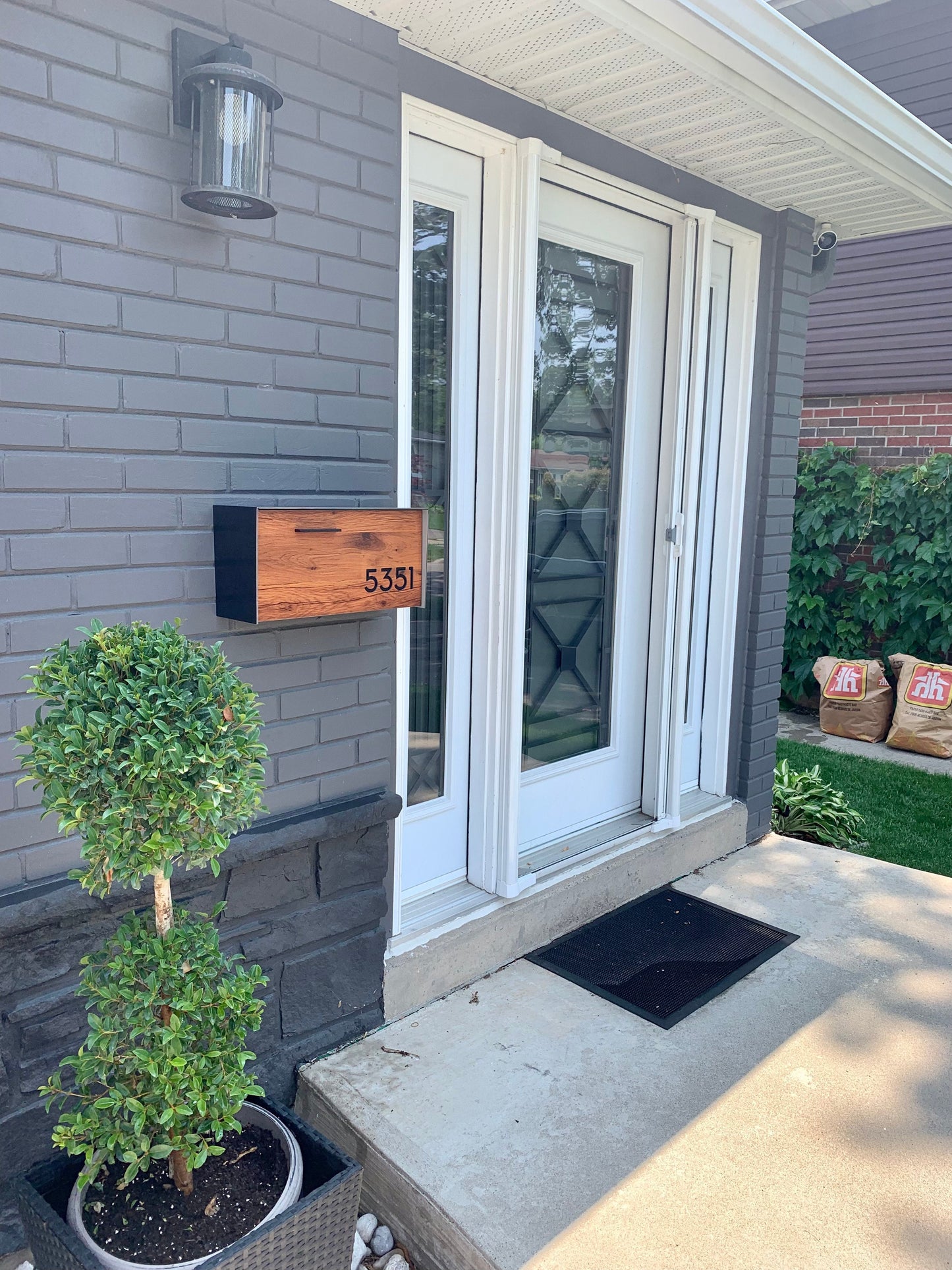 Modern Wall Mounted Mailbox Type 3